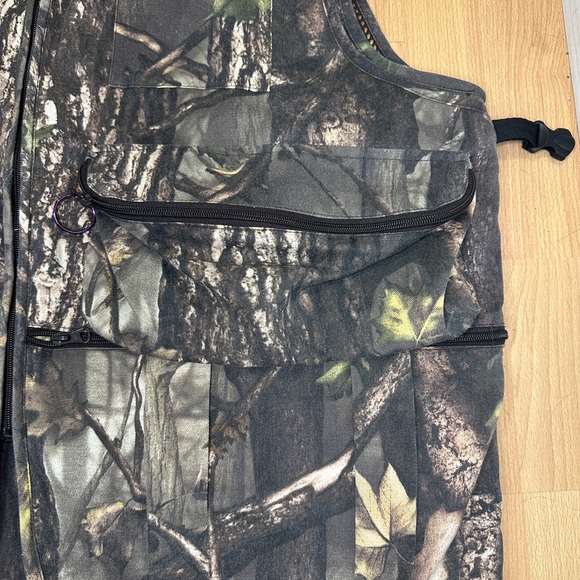 Cabela's Camouflage Hunting Vest - Picture 3 of 8
